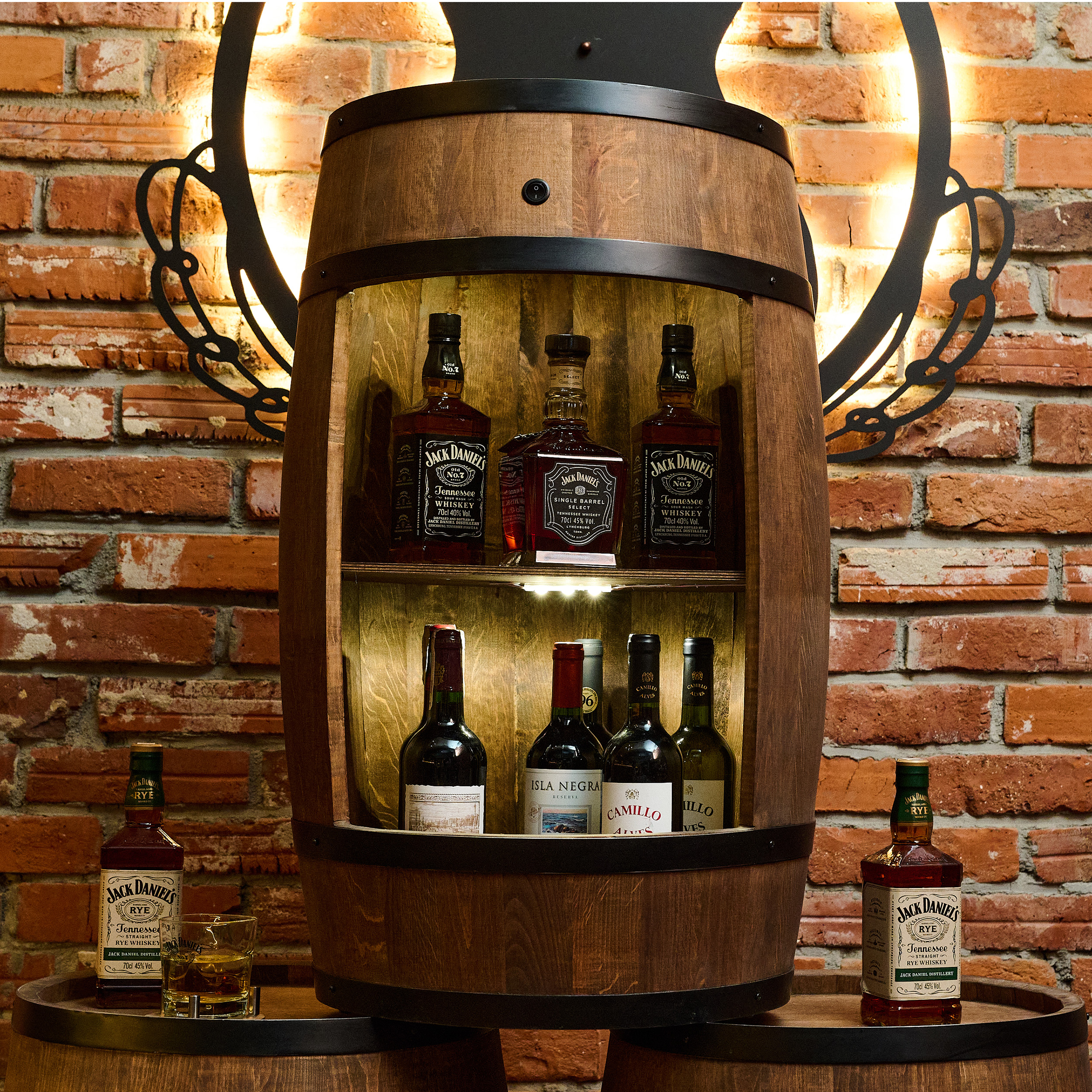 Holzfass in Farbton Wenge Hausbar mit LED – Rustikale Minibar im Weinfass Design – Weinregal & Flaschenständer aus Holz – Vintage Fassbar für Wohnzimmer, Bar oder Partykeller – ca. 80 cm #1 LED Einfarbig Holzfass in Farbton Wenge Hausbar mit LED – Rustikale Minibar im Weinfass Design – Weinregal & Flaschenständer aus Holz – Vintage Fassbar für Wohnzimmer, Bar oder Partykeller – ca. 80 cm #1 LED Einfarbig