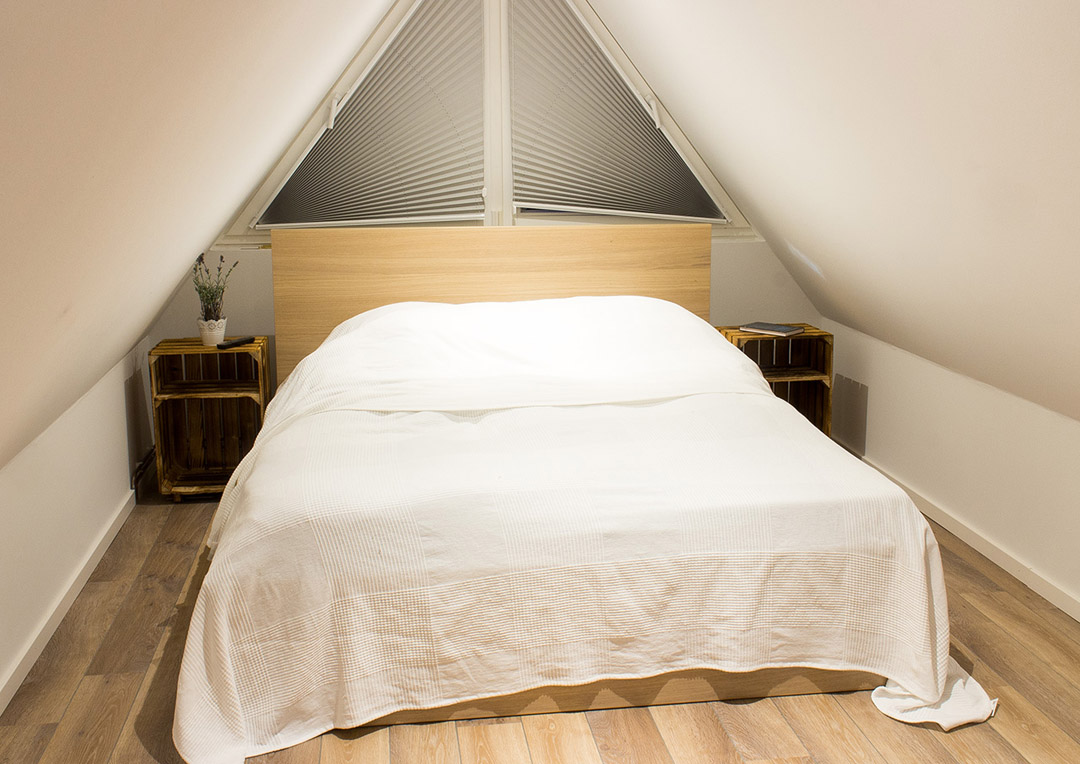 Nachttisch mit Boden in *geflammt* 30,5x40x54cm Nachttisch mit Boden in *geflammt* 30,5x40x54cm