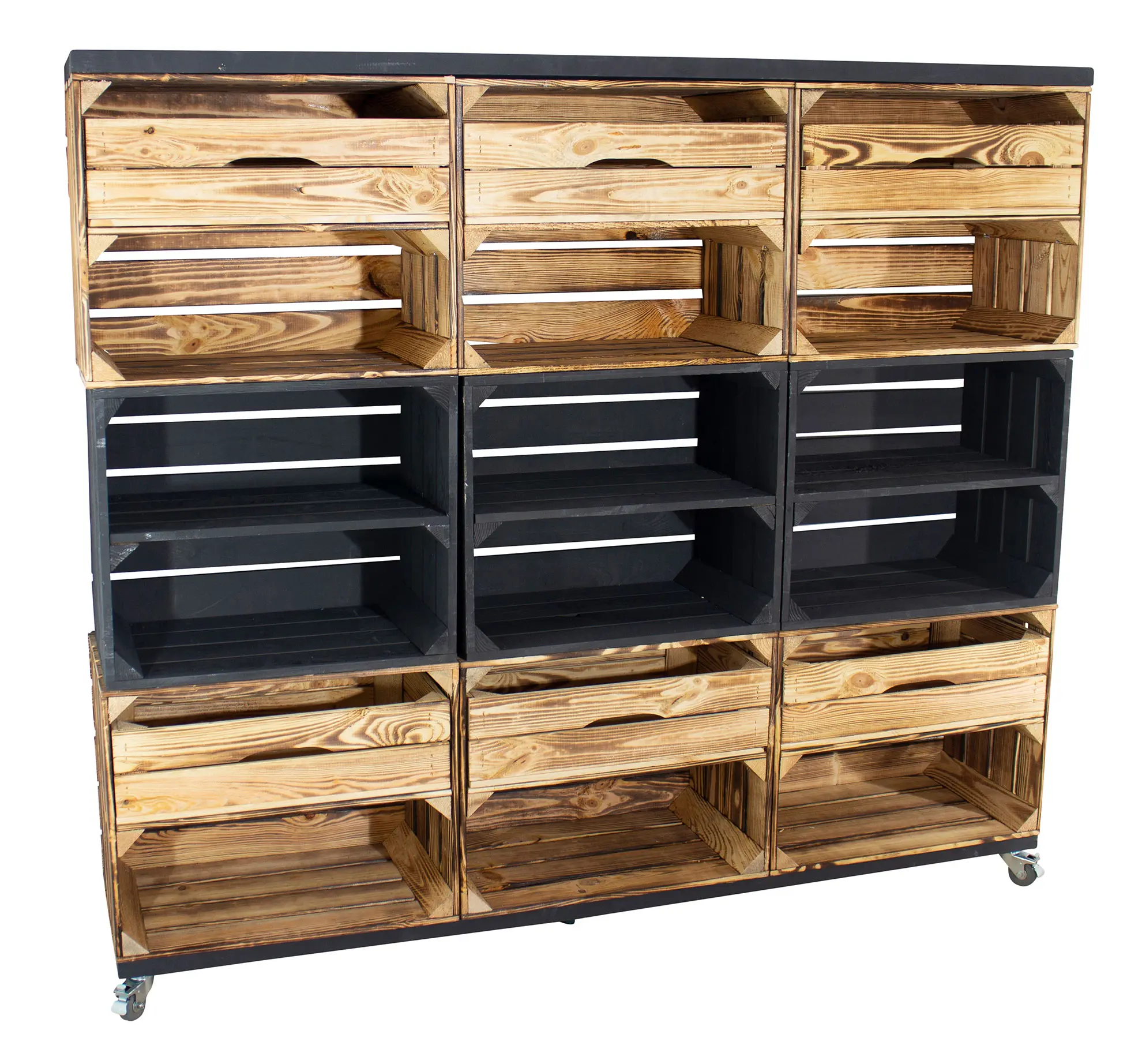 Raumtrenner/ Kommode aus 9 Kisten ( 6 geflammte und 3 schwarze) mit 2 schwarzen Bohlenbrettern auf Rollen, 133x150x30 Raumtrenner/ Kommode aus 9 Kisten ( 6 geflammte und 3 schwarze) mit 2 schwarzen Bohlenbrettern auf Rollen, 133x150x30