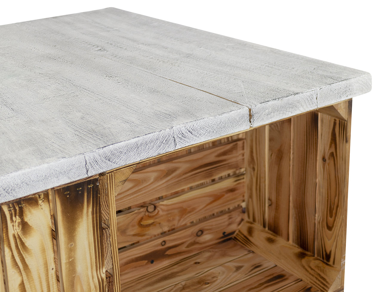 Couchtisch aus geflammten Apfelkisten und Tischplatte aus Vintage Holzbohlen auf Rollen 85x85xcm