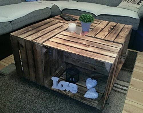 Couchtisch aus geflammten Apfelkisten auf Rollen 81x81x44cm Couchtisch aus geflammten Apfelkisten auf Rollen 81x81x44cm