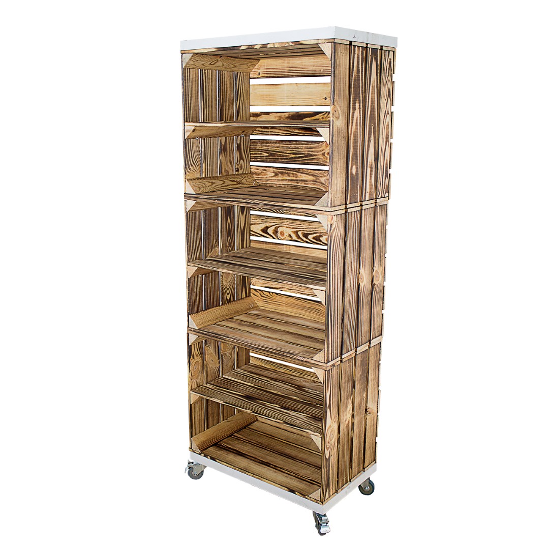 Regal aus drei geflammten Obstkisten mit drei Mittelbrettern und zwei Bohlenbrettern in Weiß, auf Rollen 133x50x30cm Regal aus drei geflammten Obstkisten mit drei Mittelbrettern und zwei Bohlenbrettern in Weiß, auf Rollen 133x50x30cm