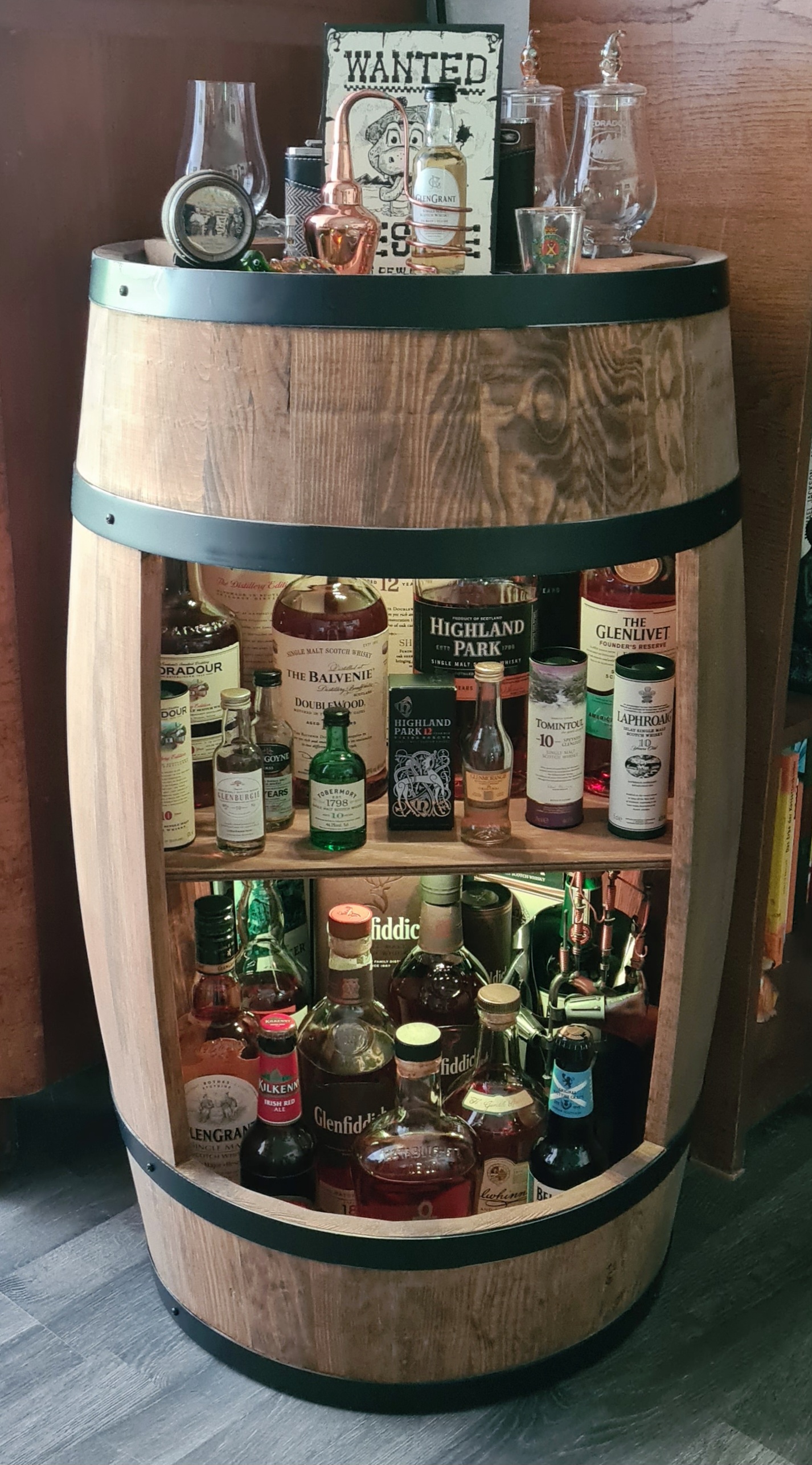 Holzfass in Farbton Wenge Hausbar mit LED – Rustikale Minibar im Weinfass Design – Weinregal & Flaschenständer aus Holz – Vintage Fassbar für Wohnzimmer, Bar oder Partykeller – ca. 80 cm #1 LED Einfarbig