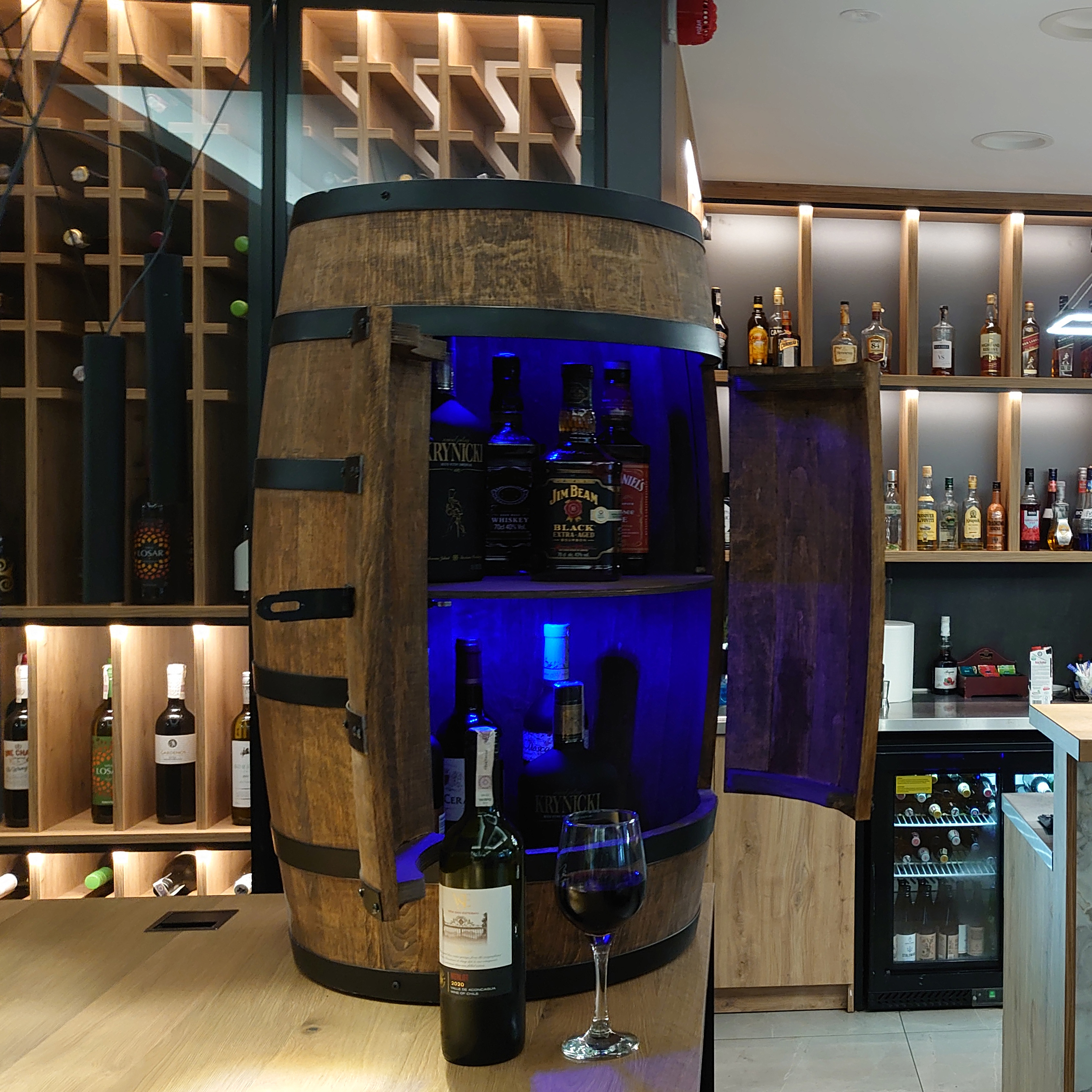 Holzfass mit Türen in Farbton Wenge Hausbar mit LED  – Weinregal & Flaschenständer, Bar oder Partykeller – ca. 80 cm LED Mehrfarbig