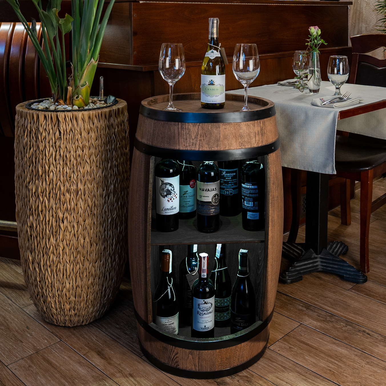 Holzfass in Farbton Wenge Hausbar mit LED – Rustikale Minibar im Weinfass Design – Weinregal & Flaschenständer aus Holz – Vintage Fassbar für Wohnzimmer, Bar oder Partykeller – ca. 80 cm #1 LED Einfarbig Holzfass in Farbton Wenge Hausbar mit LED – Rustikale Minibar im Weinfass Design – Weinregal & Flaschenständer aus Holz – Vintage Fassbar für Wohnzimmer, Bar oder Partykeller – ca. 80 cm #1 LED Einfarbig