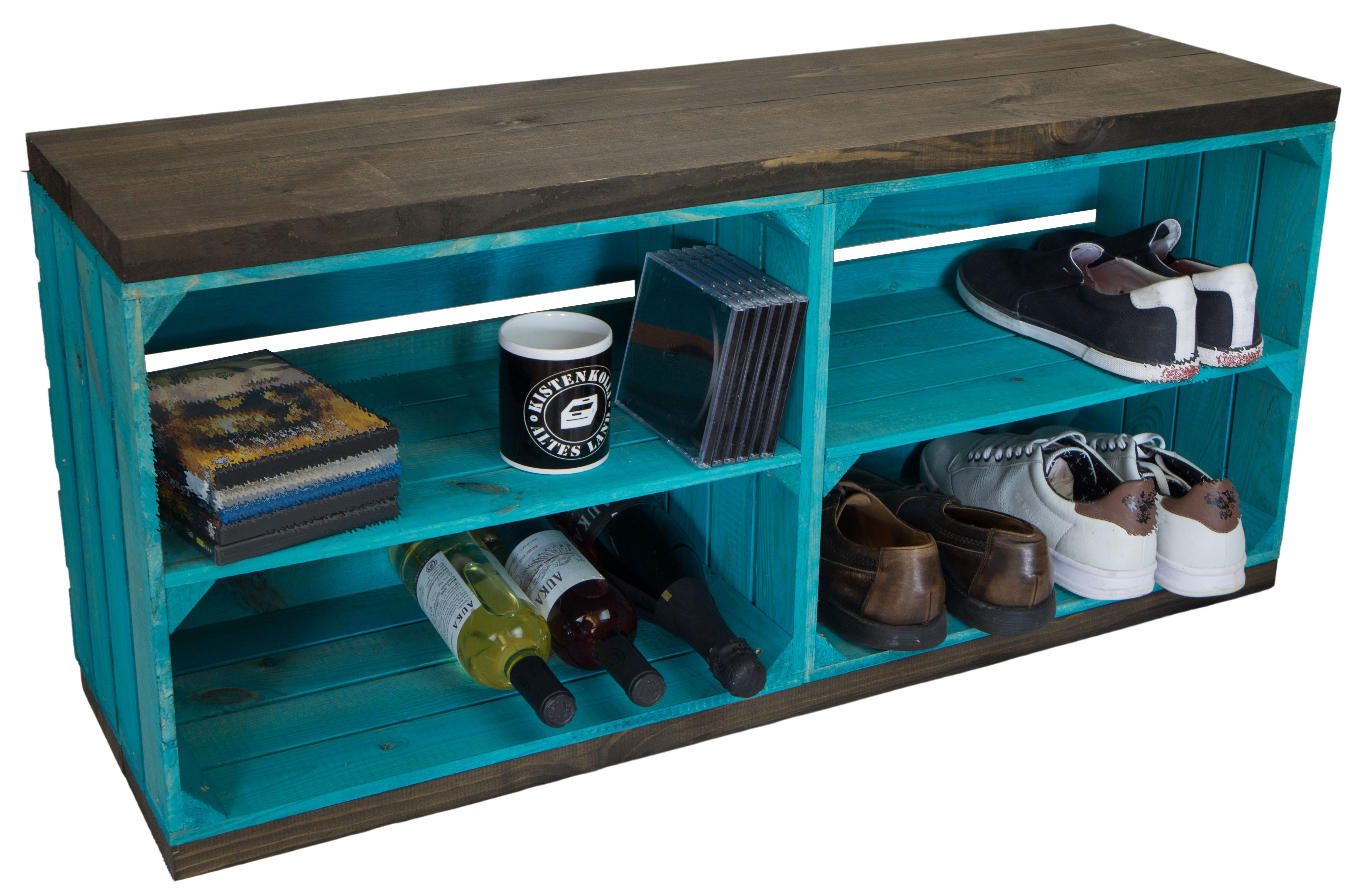 Sitzbank türkis mit Sitzfläche aus dicken schwarzen Holzplanken Sitzbank türkis mit Sitzfläche aus dicken schwarzen Holzplanken