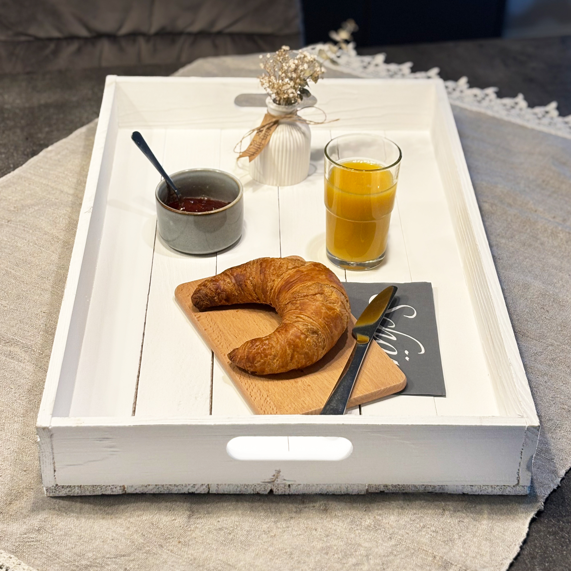 Serviertablett in weiß 60x40x8cm Holztablett Frühstückstablet Bartablett Serviertablett in weiß 60x40x8cm Holztablett Frühstückstablet Bartablett