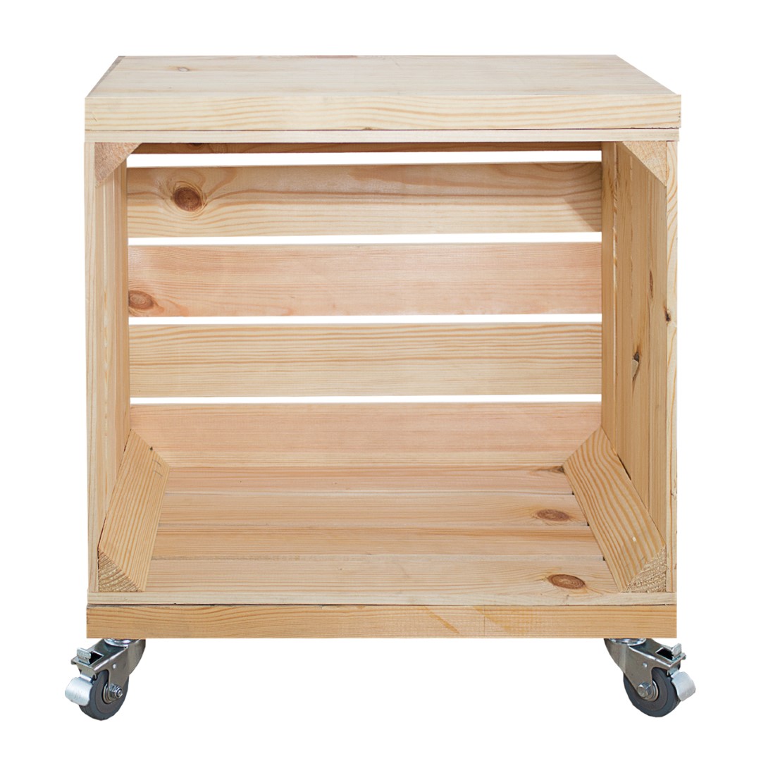 Regal im Naturton aus einer Obstkiste mit zwei Bohlenbrettern, auf Rollen 53x50x30cm Regal im Naturton aus einer Obstkiste mit zwei Bohlenbrettern, auf Rollen 53x50x30cm