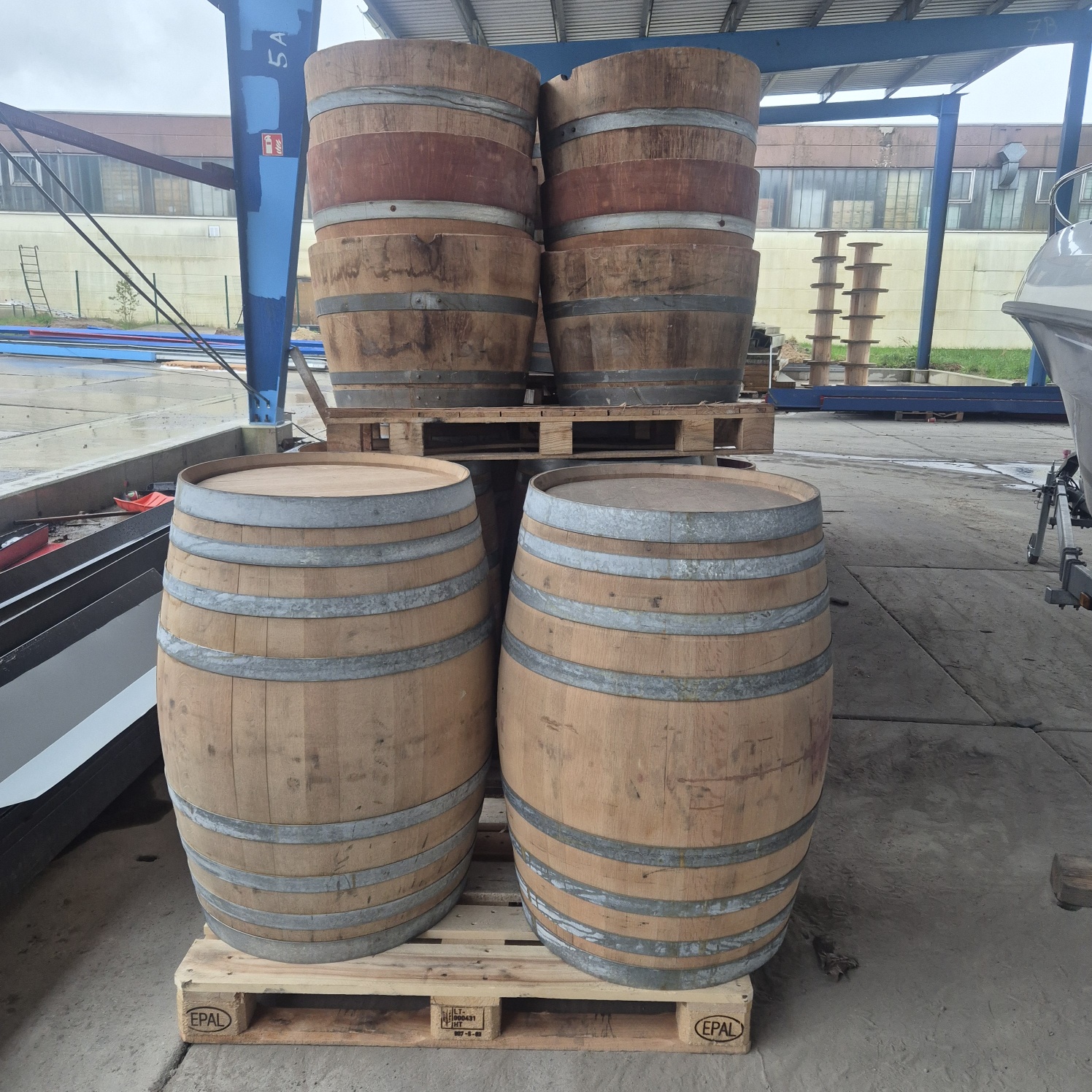 Gebrauchtes Weinfass 300L kaufen – Eichenfass für Garten, Deko & Möbelbau 