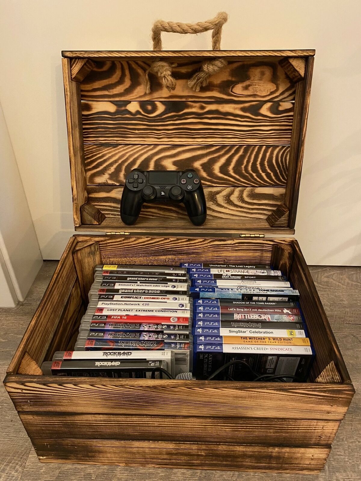 Holzkiste in geflammt mit Deckel und Hanfkordel Geschenkekiste 40 x 30 x 27cm Holzkiste in geflammt mit Deckel und Hanfkordel Geschenkekiste 40 x 30 x 27cm