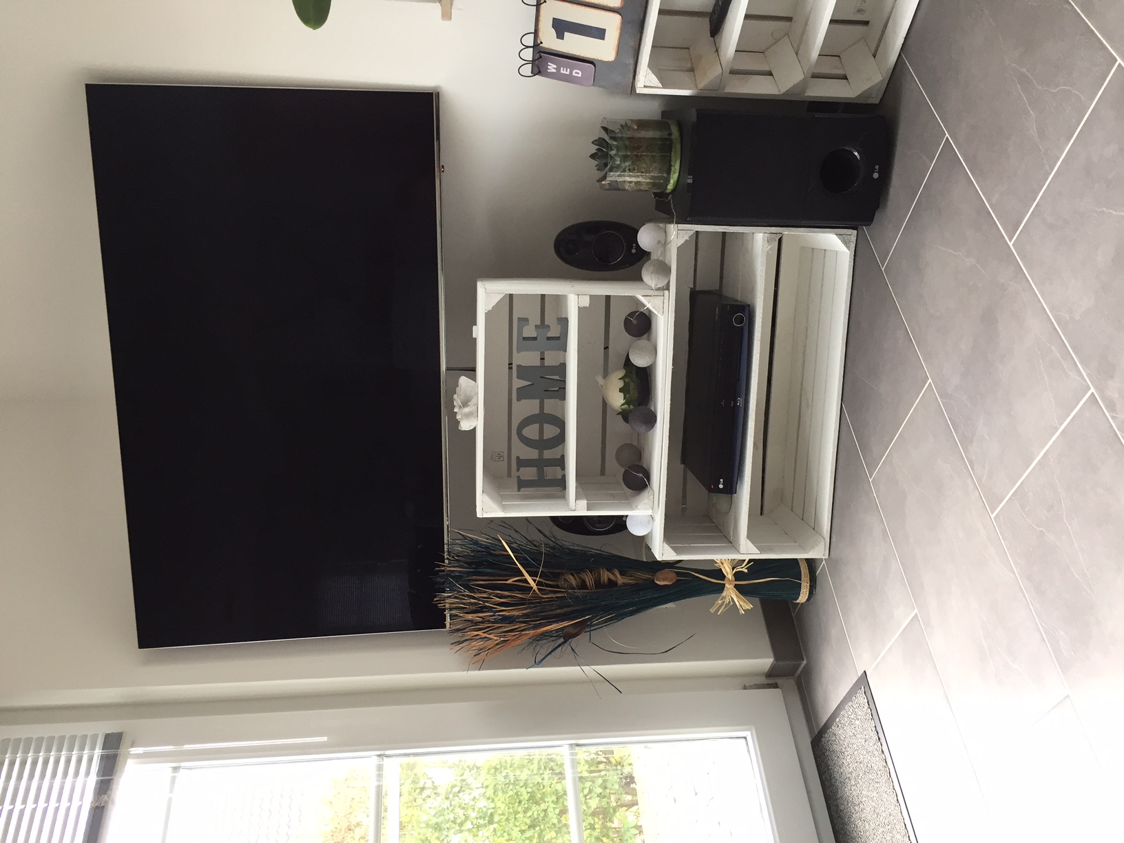 Breite weiße Holzkiste mit Mittelbrett 68x40,5x31cm