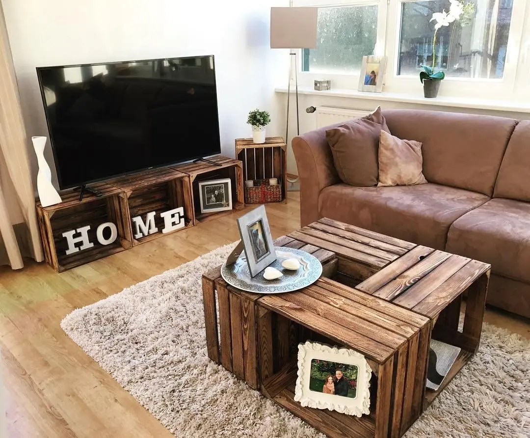 Couchtisch aus geflammten Apfelkisten auf Rollen 81x81x44cm Couchtisch aus geflammten Apfelkisten auf Rollen 81x81x44cm