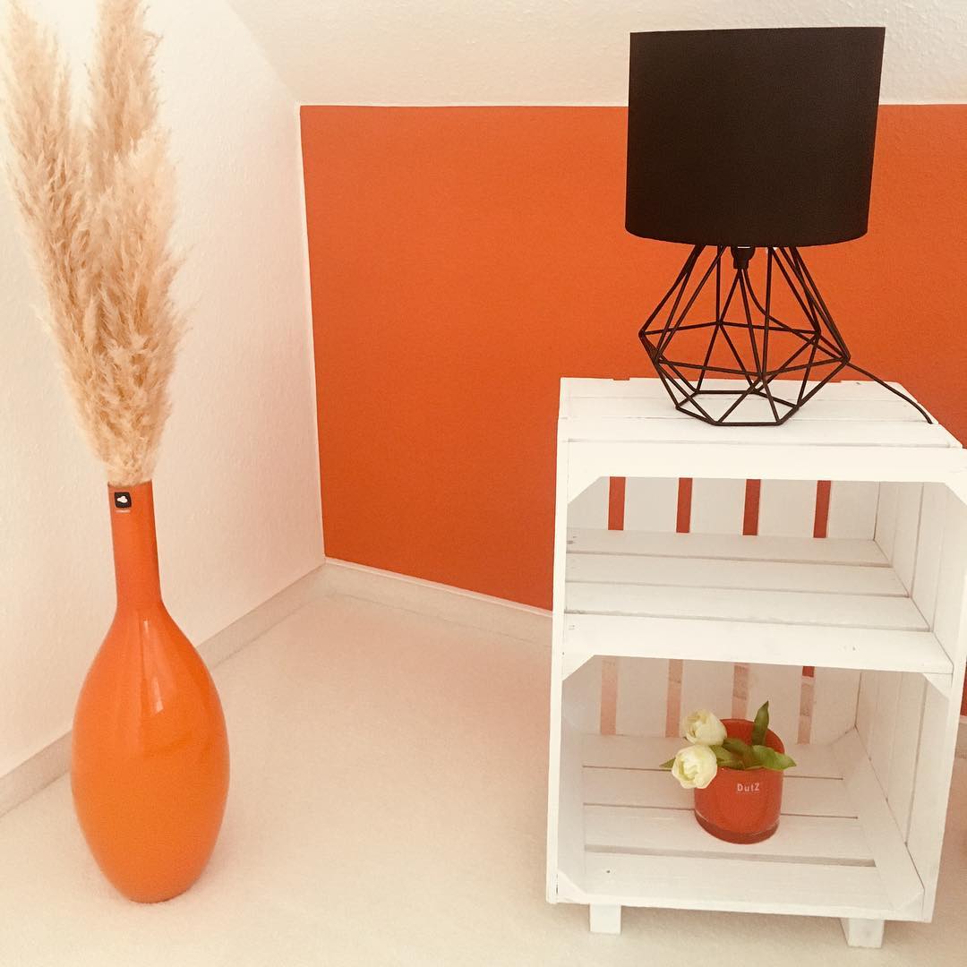 Nachttisch mit Mittelbrett und Füßen 30,5x40x54cm Heller Nachttisch mit Mittelbrett und Füßen 30,5x40x54cm