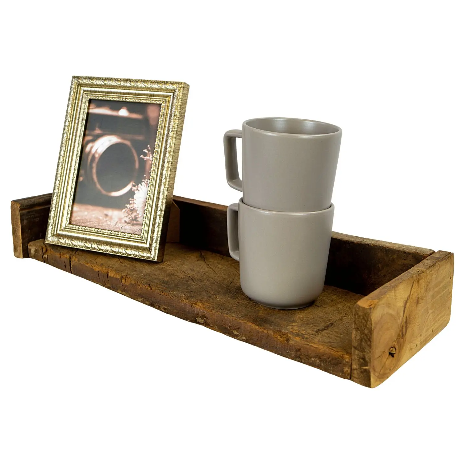 Offenes rustikales Altholz-Wandregal mit Kanten Offenes rustikales Altholz-Wandregal mit Kanten