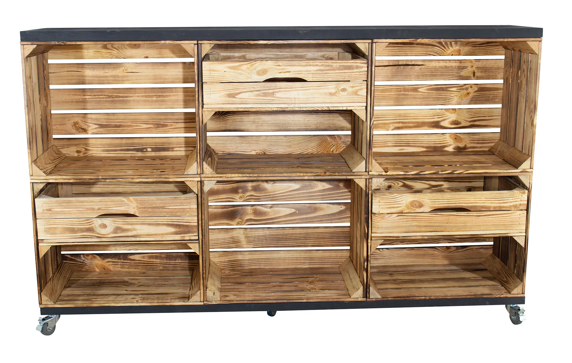 Kommode aus 6 geflammten Kisten mit 3 Schubladen und 2 schwarzen Bohlenbrettern auf Rollen 150x93x30cm Kommode aus 6 geflammten Kisten mit 3 Schubladen und 2 schwarzen Bohlenbrettern auf Rollen 150x93x30cm