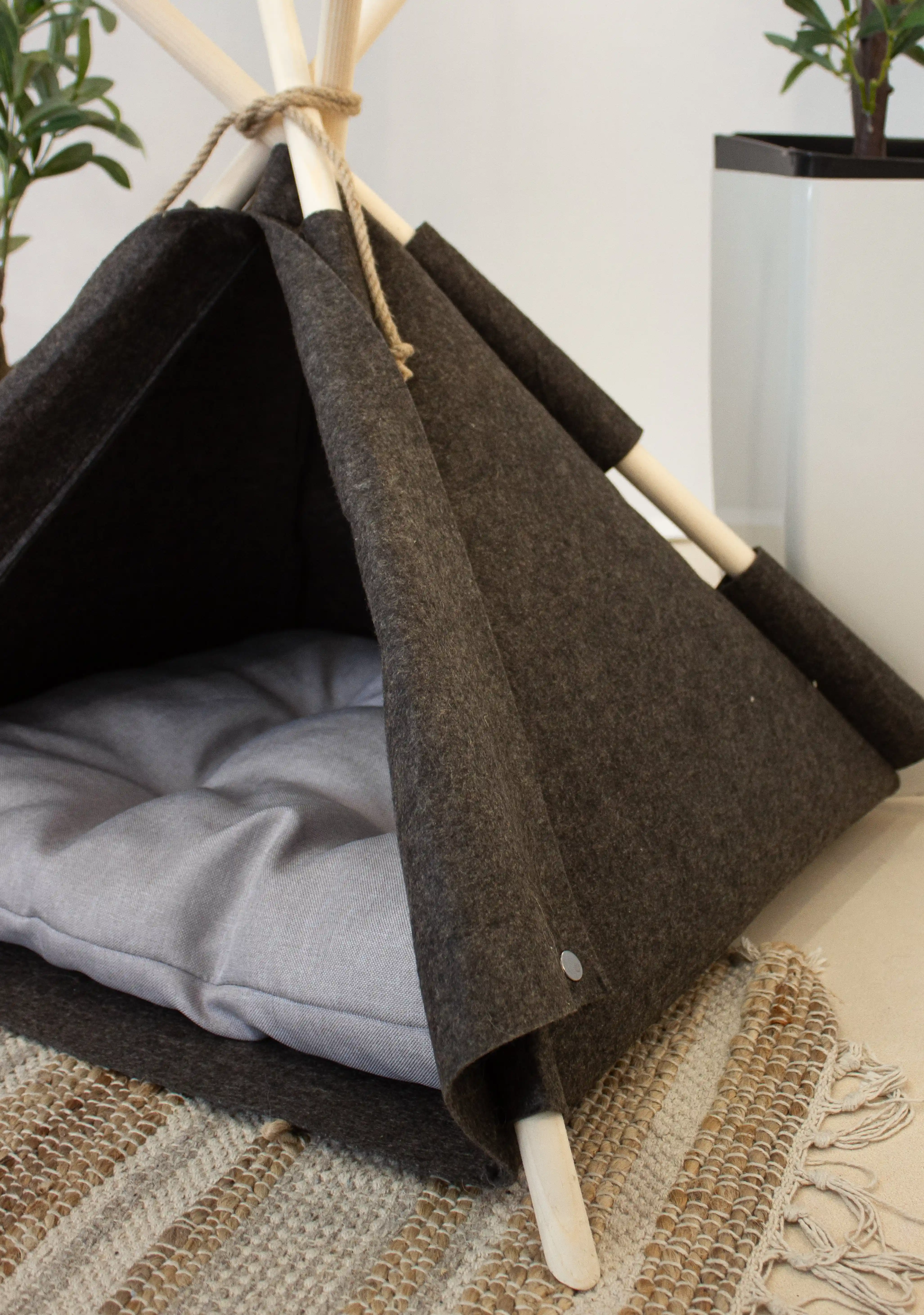 Wigwam für Hunde und Katzen – gemütliches Hundezelt & Katzentipi Handgefertigte Hundehöhle, Hundehütte & Tierzelt für Haustiere - 7.webp Wigwam für Hunde und Katzen – gemütliches Hundezelt & Katzentipi / Handgefertigte Hundehöhle, Hundehütte & Tierzelt für Haustiere