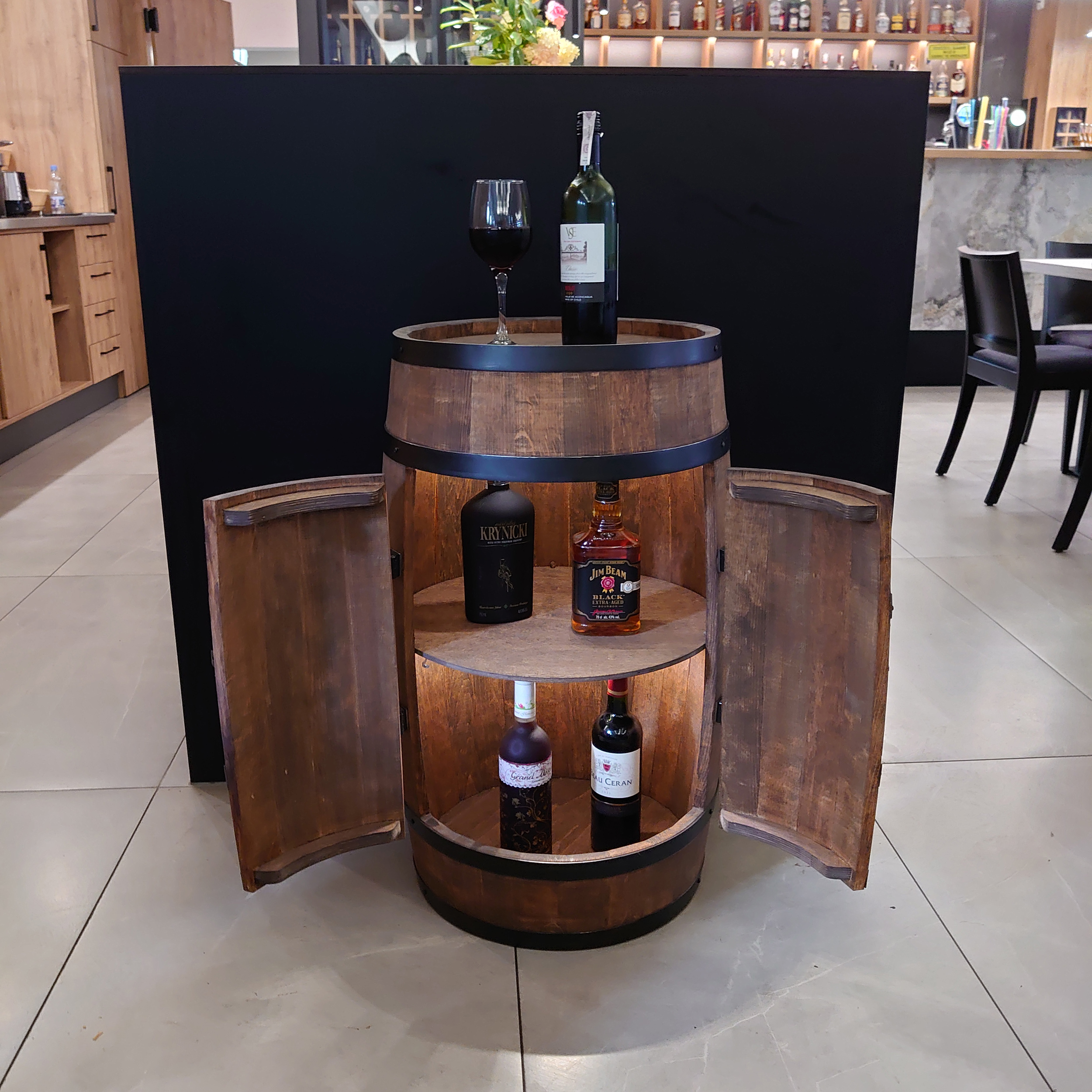 Holzfass mit Türen in Farbton Wenge Hausbar mit LED – Weinregal & Flaschenständer, Bar oder Partykeller – ca. 80 cm LED Einfarbig Holzfass mit Türen in Farbton Wenge Hausbar mit LED – Weinregal & Flaschenständer, Bar oder Partykeller – ca. 80 cm LED Einfarbig
