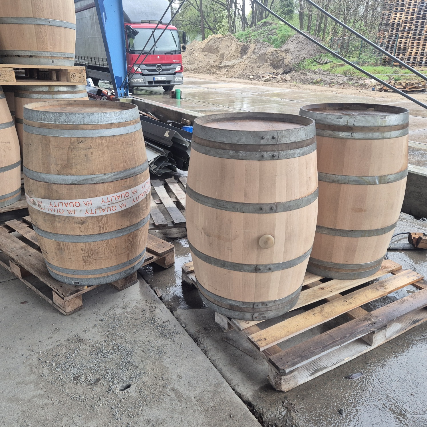 Gebrauchtes Weinfass geschliffen 225L kaufen – Eichenfass für Garten, Deko & Möbelbau 