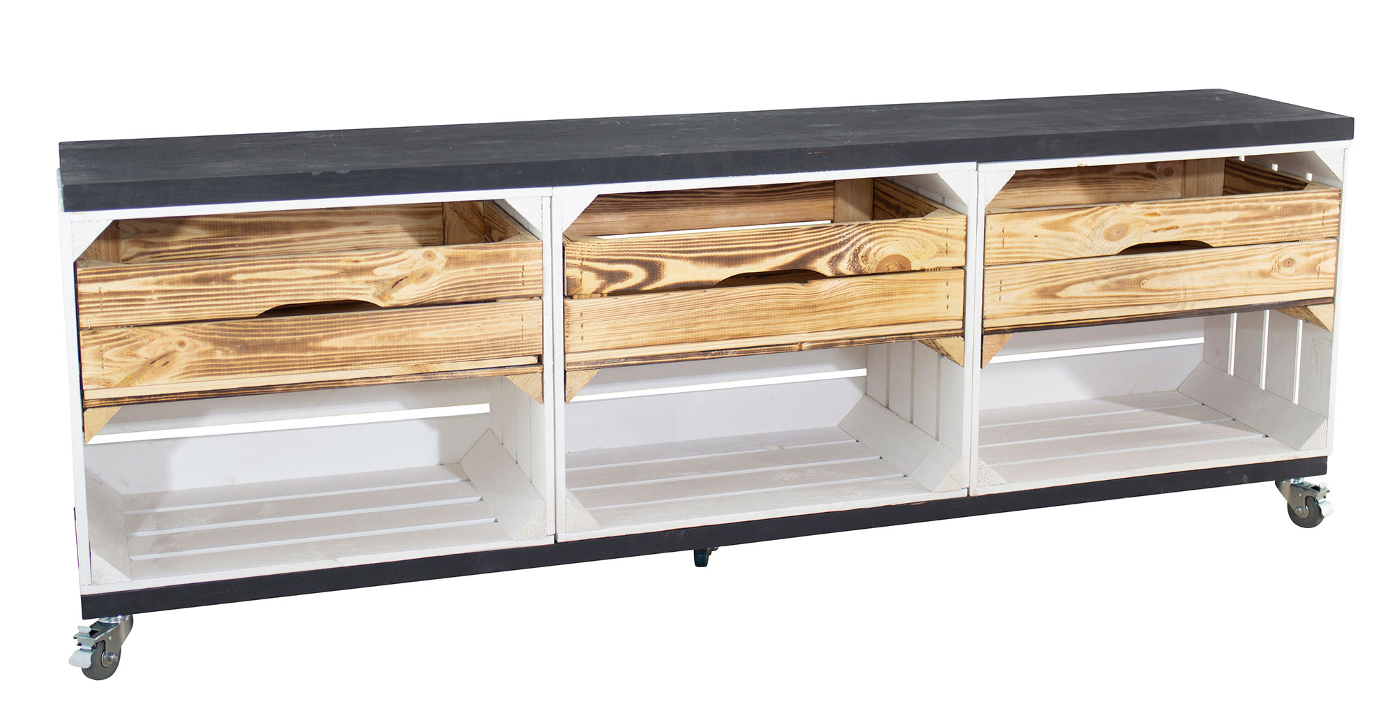 TV Schrank in weiß aus 3 Kisten und 2 Bohlenbrettern auf Rollen 150x53x30