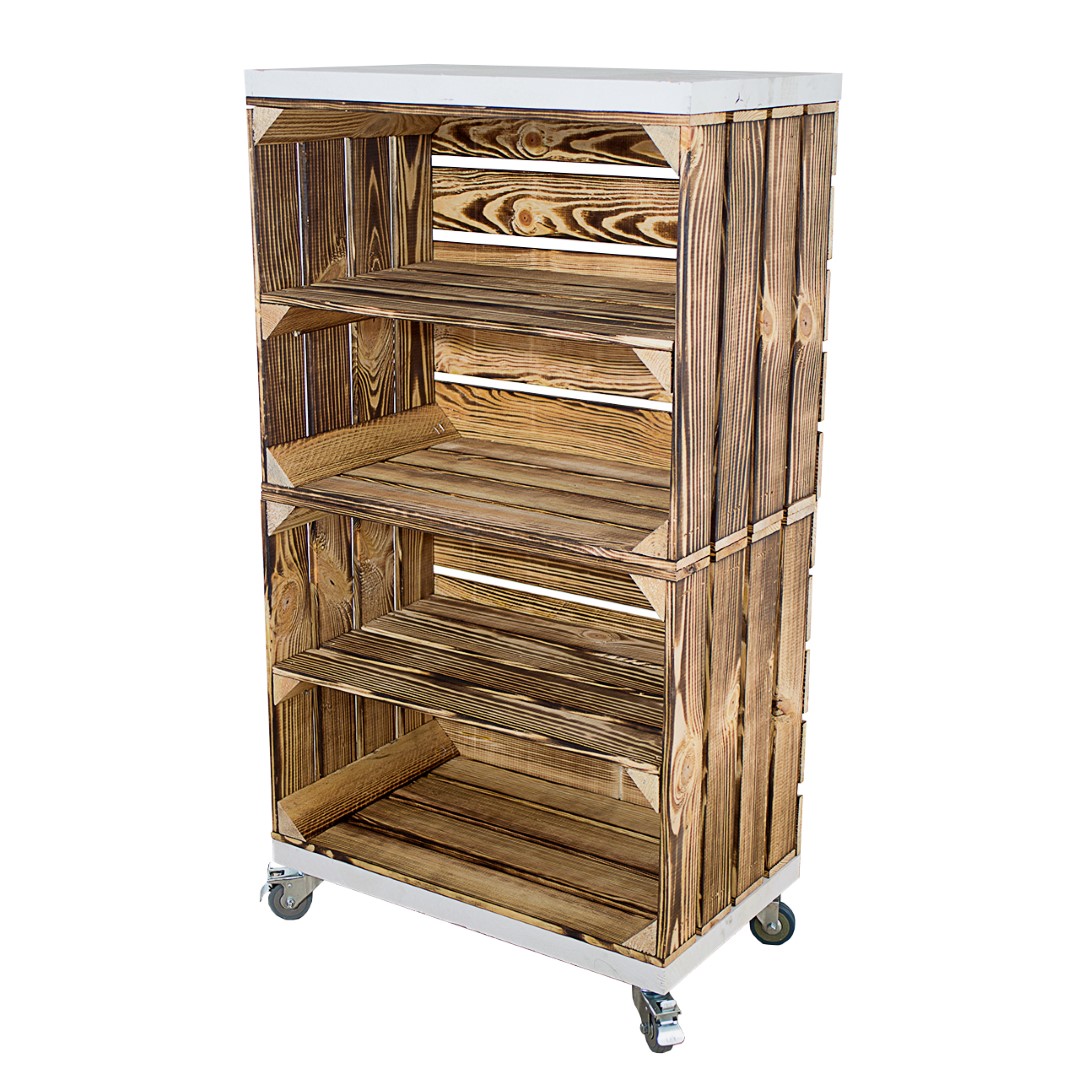 Regal aus zwei geflammten Kisten mit zwei Mittelbrettern und zwei Bohlenbrettern in Weiß, auf Rollen 93x50x30cm Regal aus zwei geflammten Kisten mit zwei Mittelbrettern und zwei Bohlenbrettern in Weiß, auf Rollen 93x50x30cm