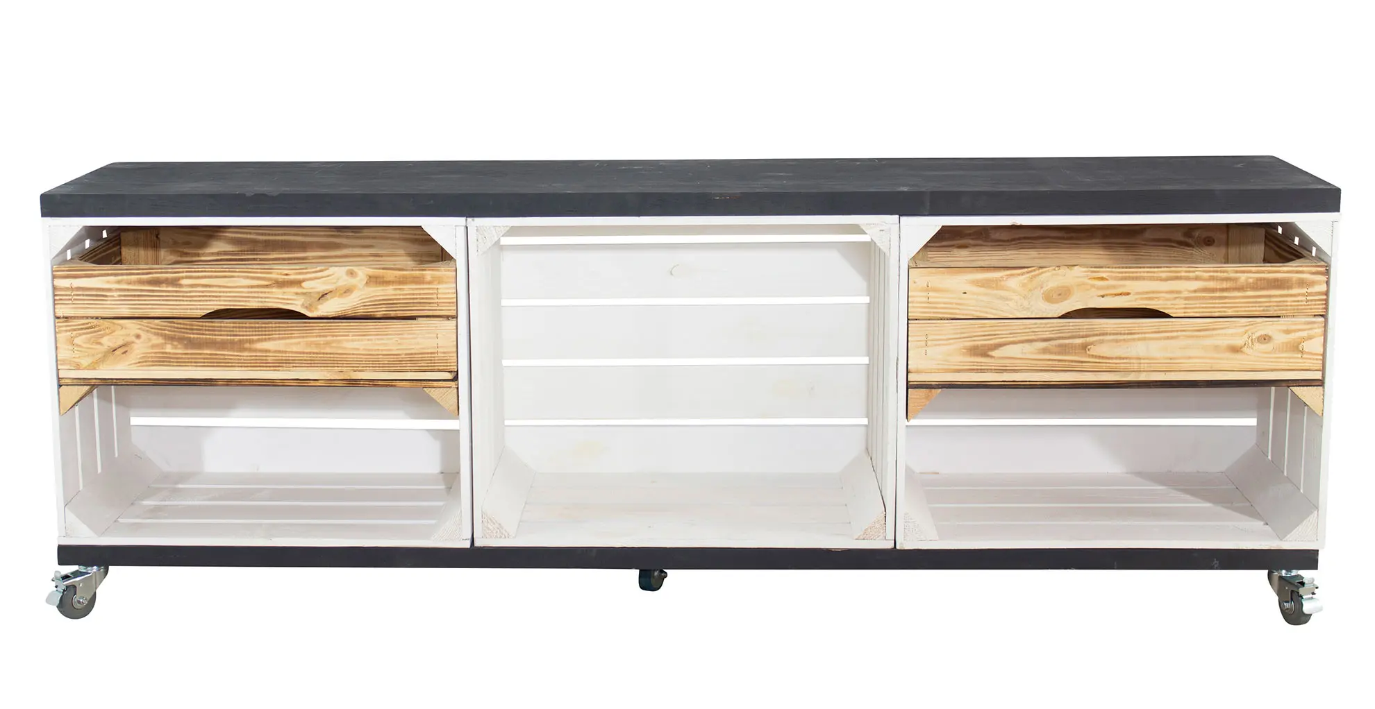 TV Schrank in weiß aus 3 Kisten und 2 Bohlenbrettern auf Rollen 150x53x30