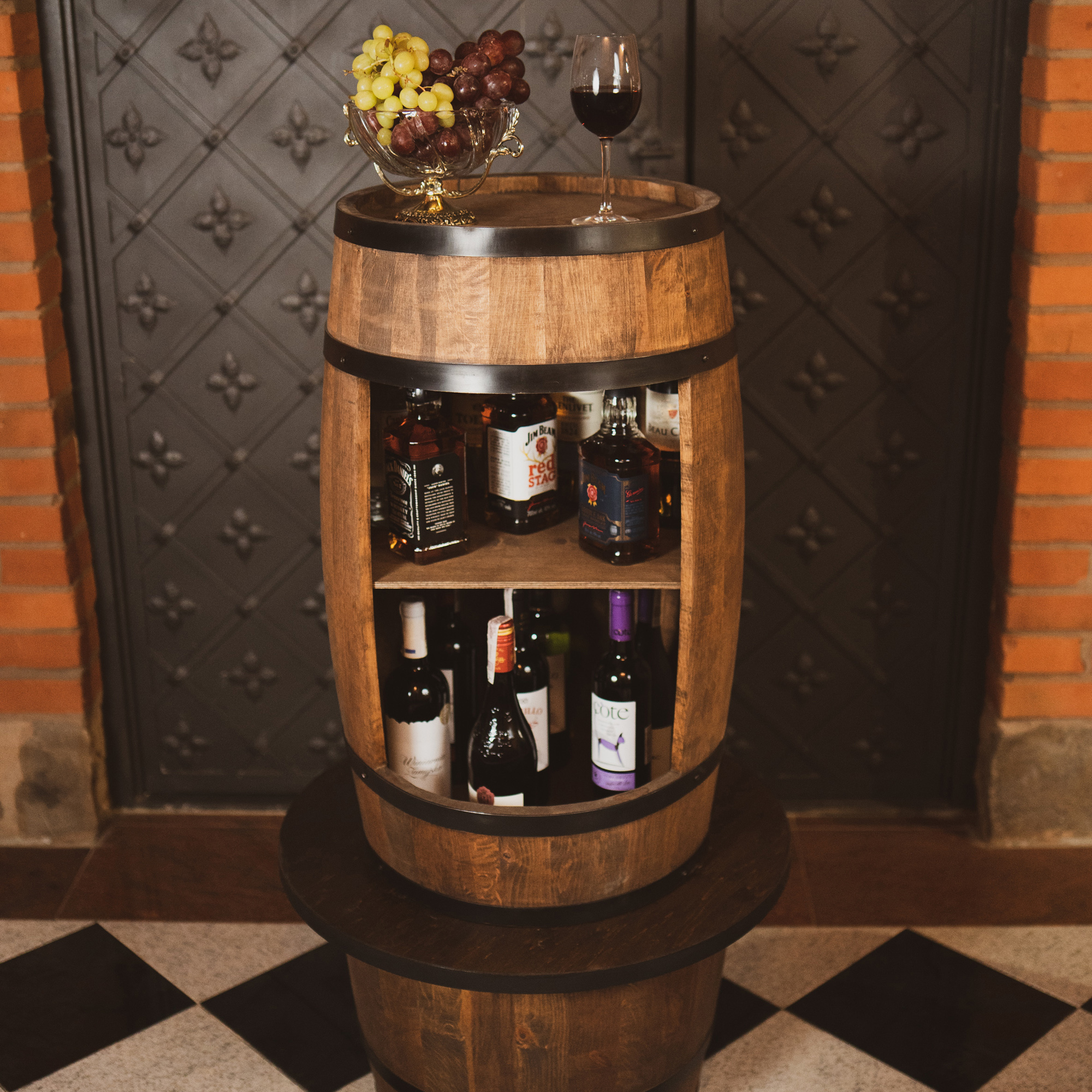 Holzfass in Farbton Wenge Hausbar mit LED – Rustikale Minibar im Weinfass Design – Weinregal & Flaschenständer aus Holz – Vintage Fassbar für Wohnzimmer, Bar oder Partykeller – ca. 80 cm #1 LED Einfarbig Holzfass in Farbton Wenge Hausbar mit LED – Rustikale Minibar im Weinfass Design – Weinregal & Flaschenständer aus Holz – Vintage Fassbar für Wohnzimmer, Bar oder Partykeller – ca. 80 cm #1 LED Einfarbig