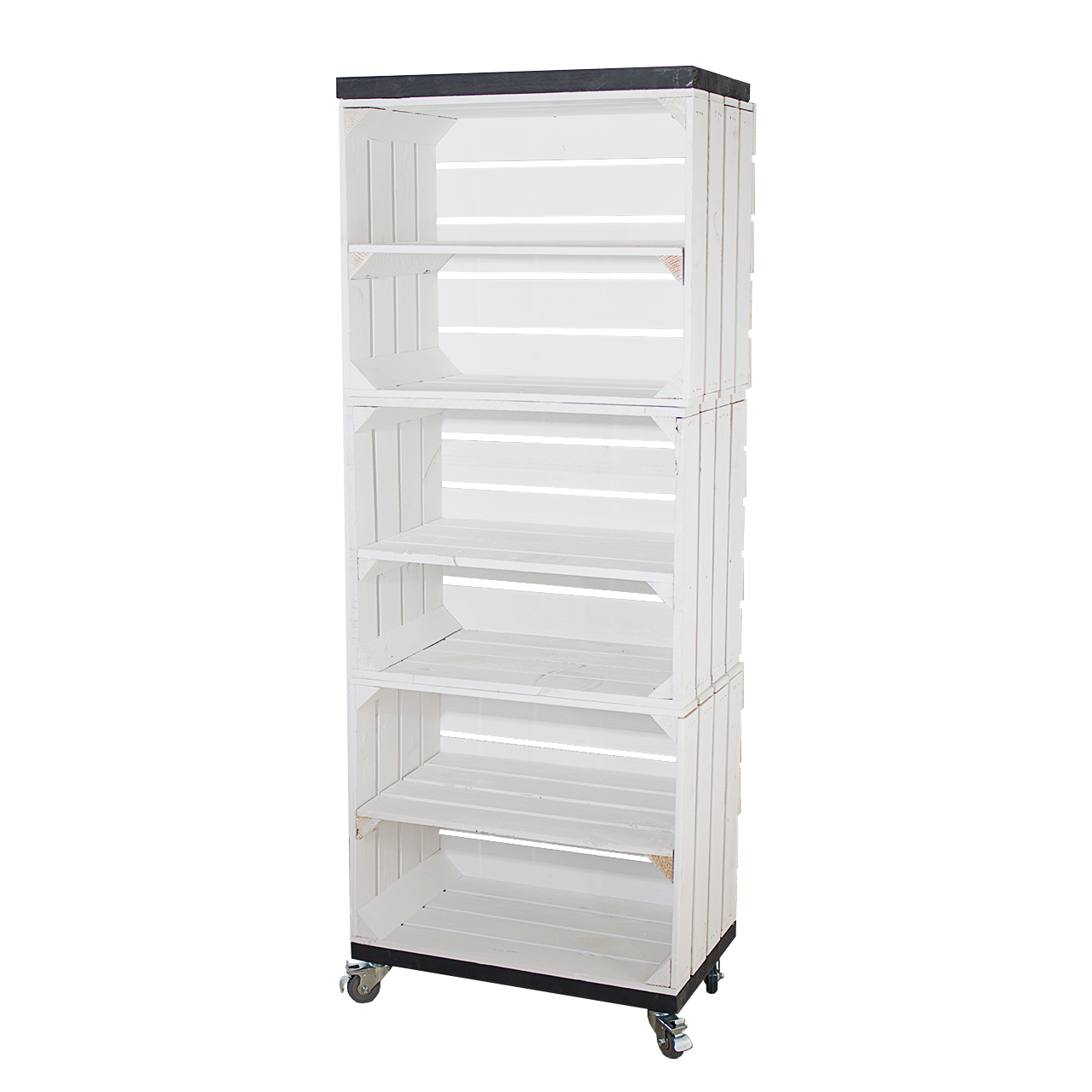 Regal aus drei weißen Obstkisten mit drei Mittelbrettern und zwei Bohlenbrettern in Schwarz, auf Rollen 133x50x30cm