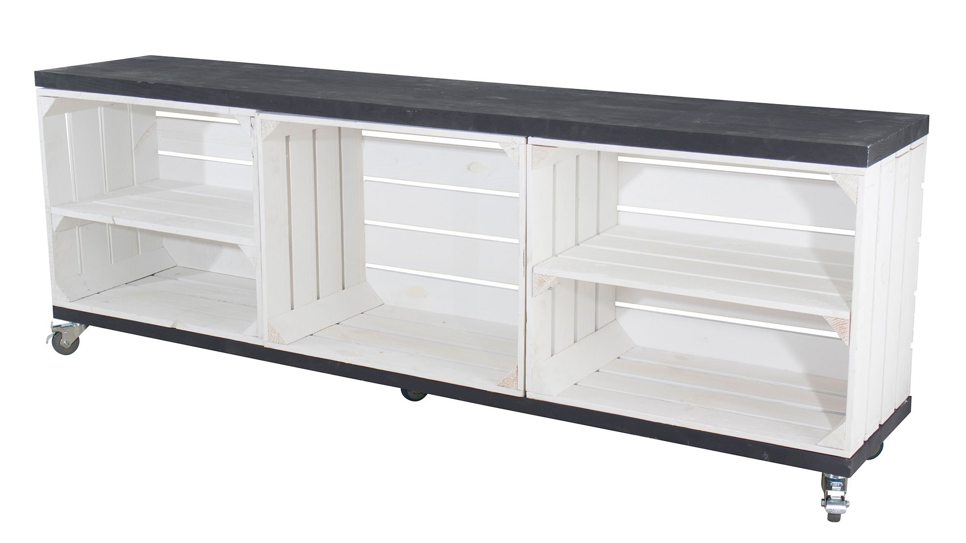 TV Schrank aus 3 weißen Obstkisten mit 2 Bohlenbrettern in schwarz auf Rollen, 150x53x30