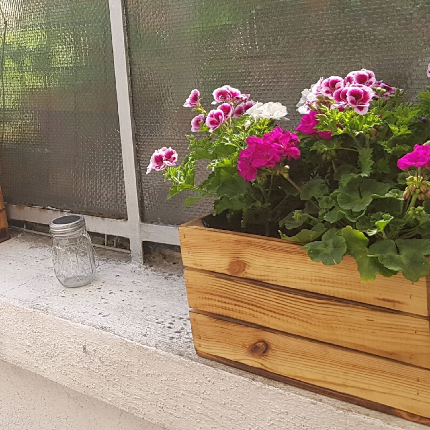 Weinkiste "Hilde" geflammt mit Zwischenbrett 38x22x19cm Weinkiste "Hilde" geflammt mit Zwischenbrett 38x22x19cm