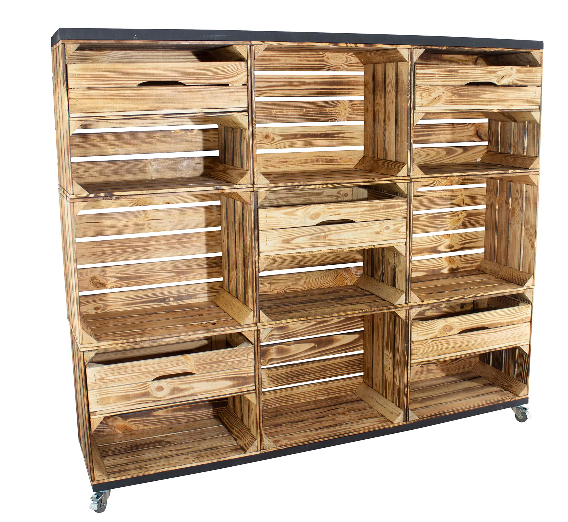 Raumtrenner/ Kommode aus 9 geflammten Kisten mit 5 Schubladen sowie 2 schwarzen Bohlenbrettern auf Rollen 133x150x30 cm Raumtrenner/ Kommode aus 9 geflammten Kisten mit 5 Schubladen sowie 2 schwarzen Bohlenbrettern auf Rollen 133x150x30 cm